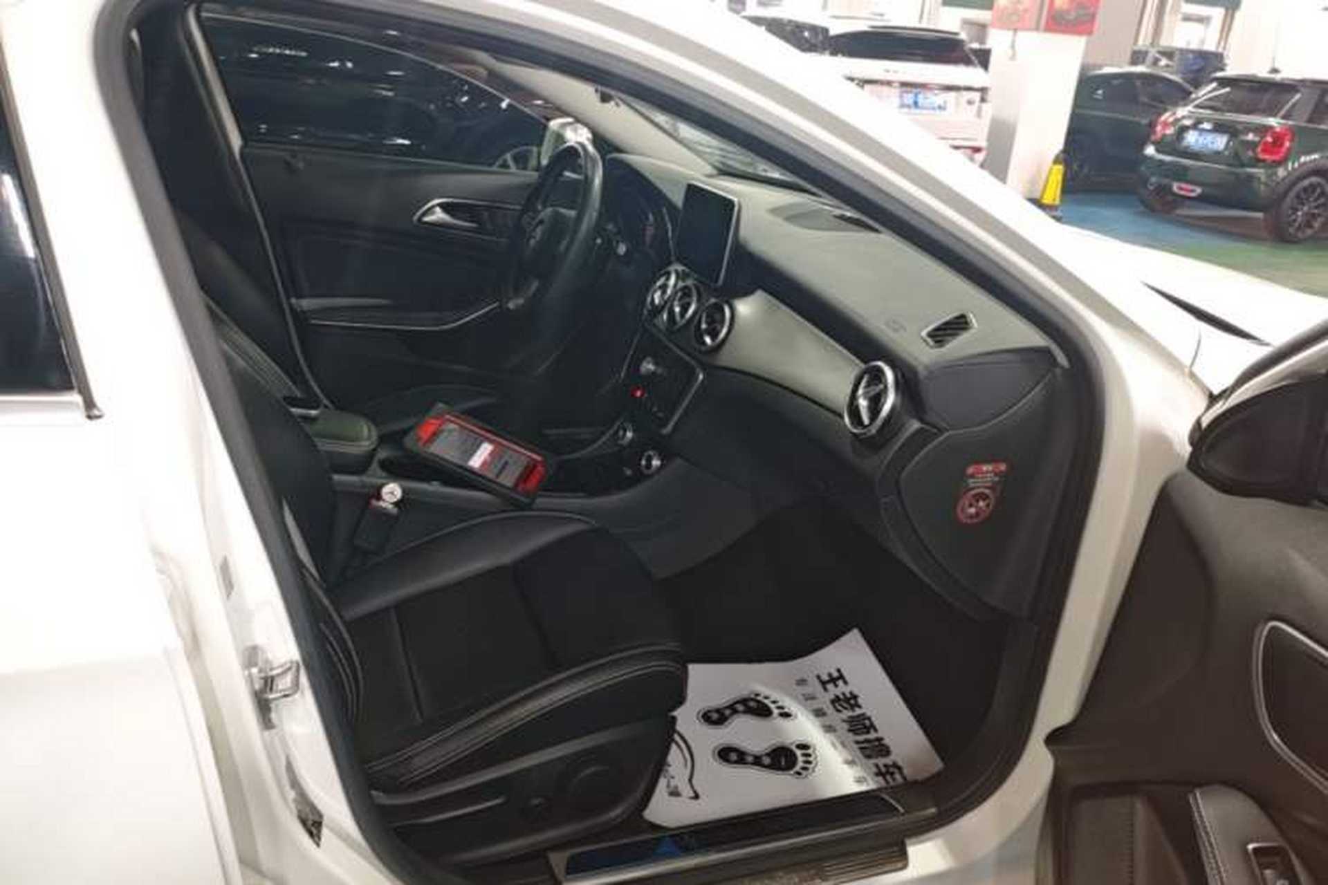 Used Mercedes-Benz GLA 2016 GLA 220 4MATIC Fashion Edition Right Front Seat