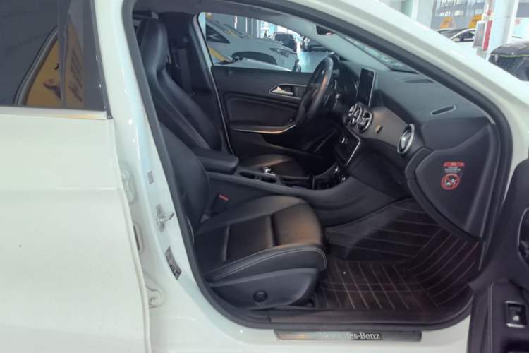 Used Mercedes-Benz GLA 2016 GLA 220 4MATIC Luxury Model Right Front Seat