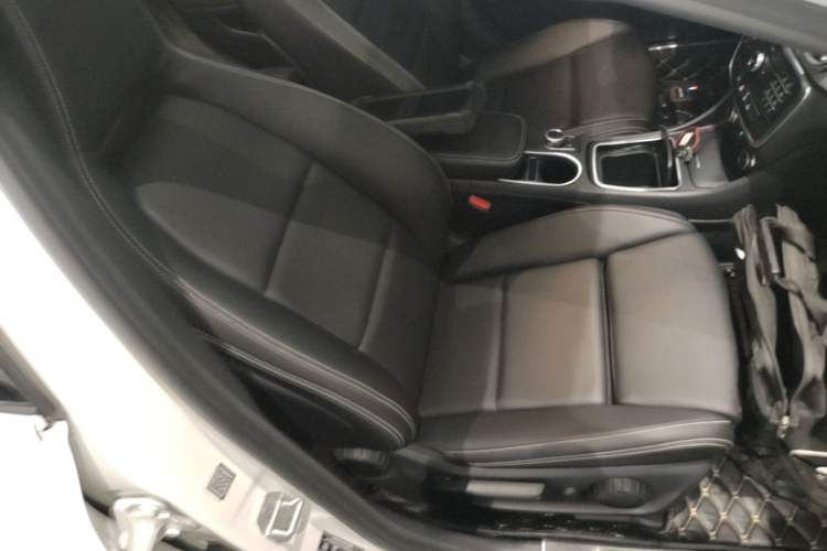 Used Mercedes-Benz GLA 2016 GLA 200 Fashion Model Right Front Seat
