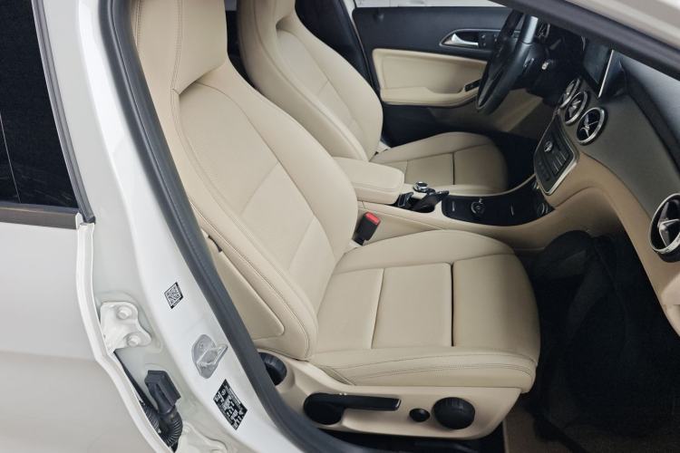 Used Mercedes-Benz GLA 2016 GLA 200 Sport Edition Right Front Seat