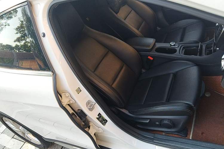 Used Mercedes-Benz GLA 2016 GLA 200 Sport Edition Right Front Seat
