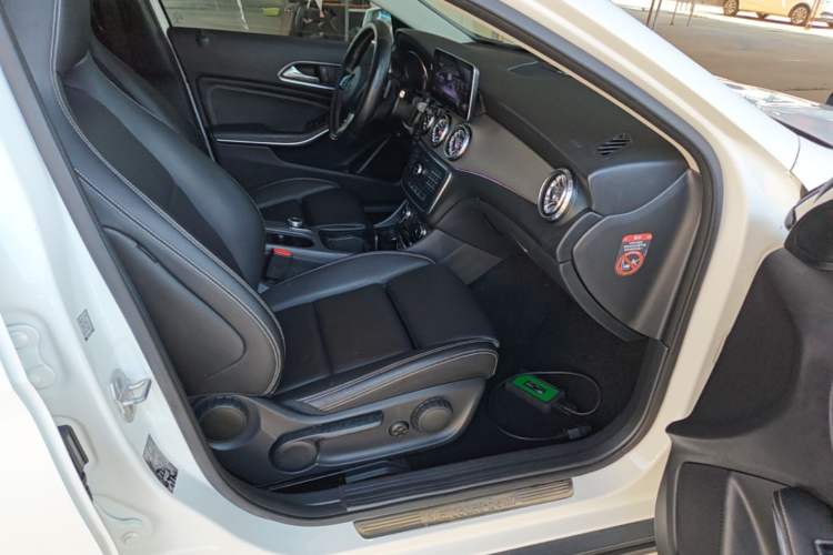 Used Mercedes-Benz GLA 2016 GLA 200 Sport Edition Right Front Seat