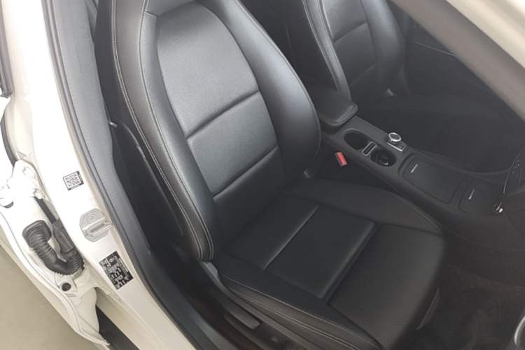 Used Mercedes-Benz GLA 2016 GLA 200 Sport Edition Right Front Seat