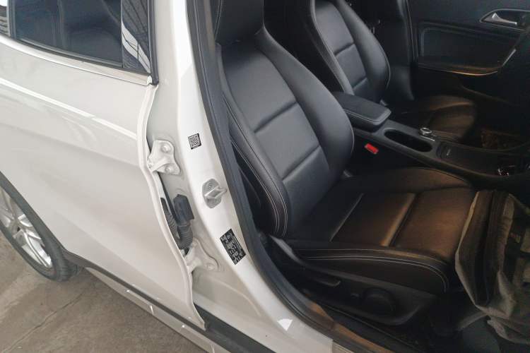 Used Mercedes-Benz GLA 2016 GLA 200 Sport Edition Right Front Seat