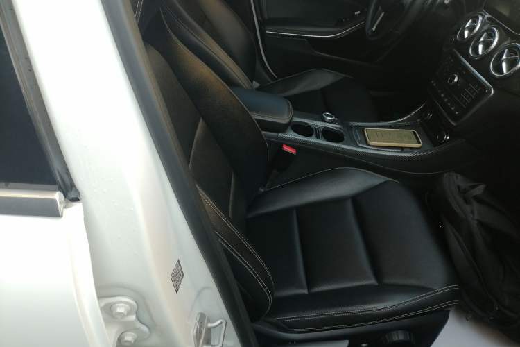 Used Mercedes-Benz GLA 2016 GLA 220 4MATIC Fashion Edition Right Front Seat