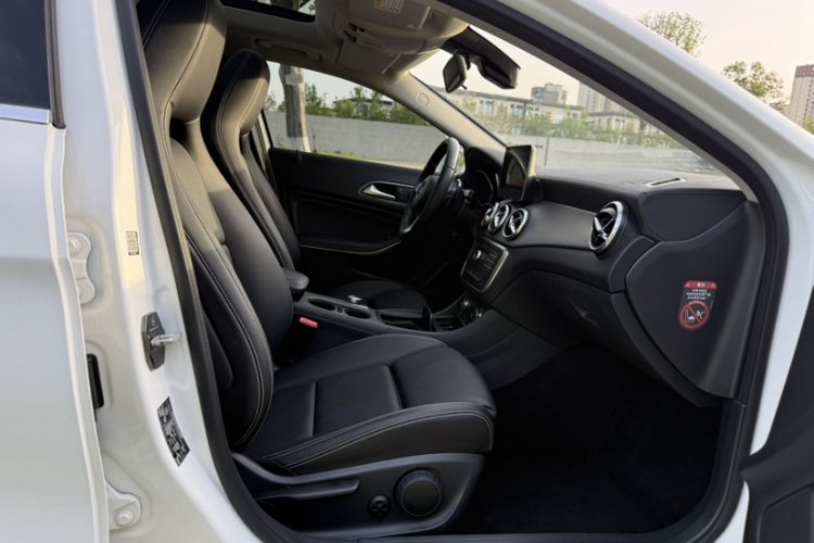 Used Mercedes-Benz GLA 2016 GLA 200 Fashion Model Right Front Seat