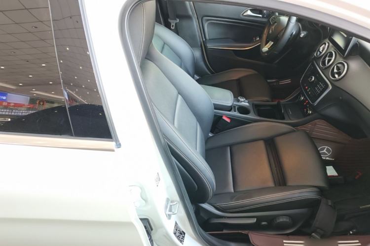 Used Mercedes-Benz GLA 2016 GLA 200 Sport Edition Right Front Seat