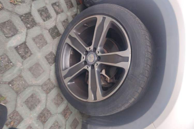 Used Mercedes-Benz GLA 2016 GLA 220 4MATIC Luxury Model Right Front Wheel Hub