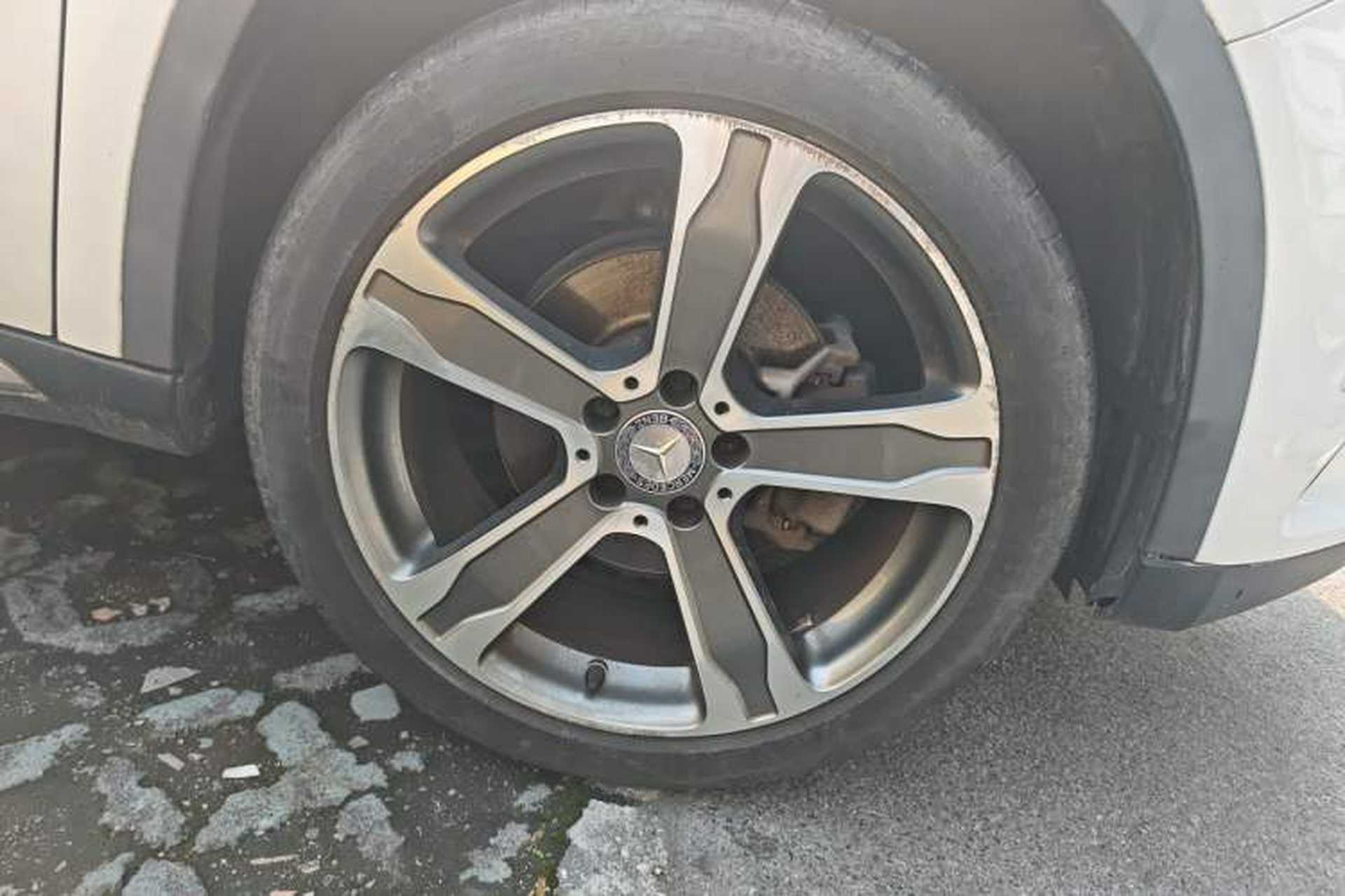 Used Mercedes-Benz GLA 2016 GLA 220 4MATIC Luxury Model Right Front Wheel Hub