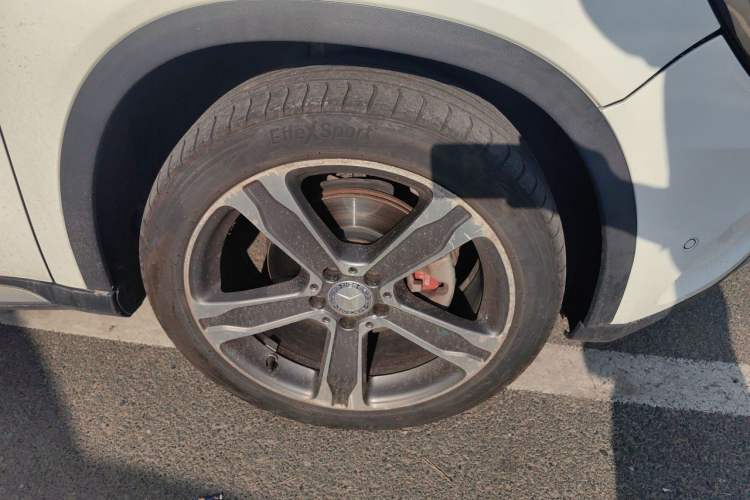 Used Mercedes-Benz GLA 2016 GLA 220 4MATIC Luxury Model Right Front Wheel Hub