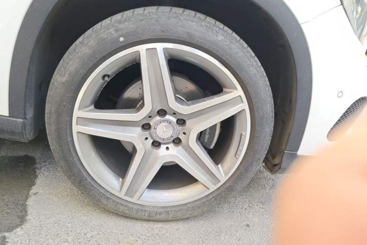 Used Mercedes-Benz GLA 2016 GLA 260 4MATIC Sport Edition Right Front Wheel Hub