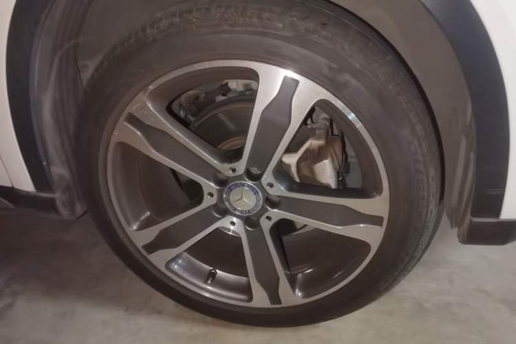 Used Mercedes-Benz GLA 2016 GLA 220 4MATIC Luxury Model Right Front Wheel Hub