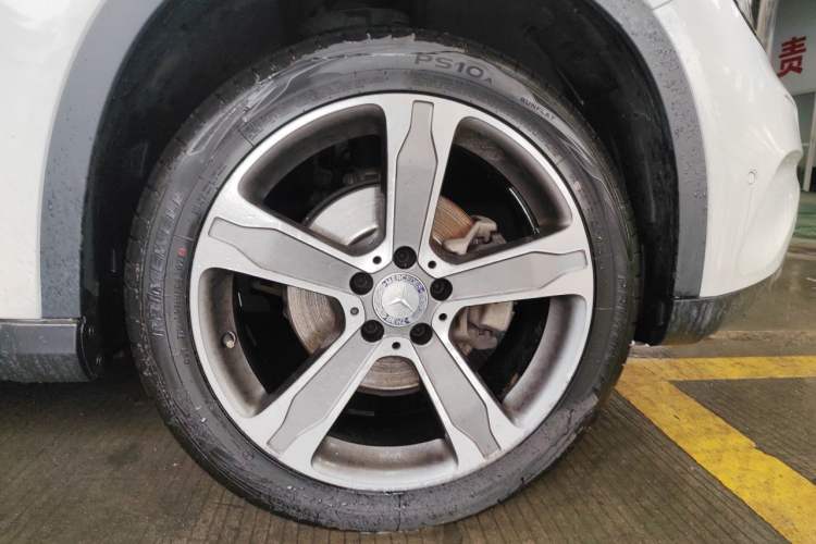 Used Mercedes-Benz GLA 2016 GLA 220 4MATIC Luxury Model Right Front Wheel Hub