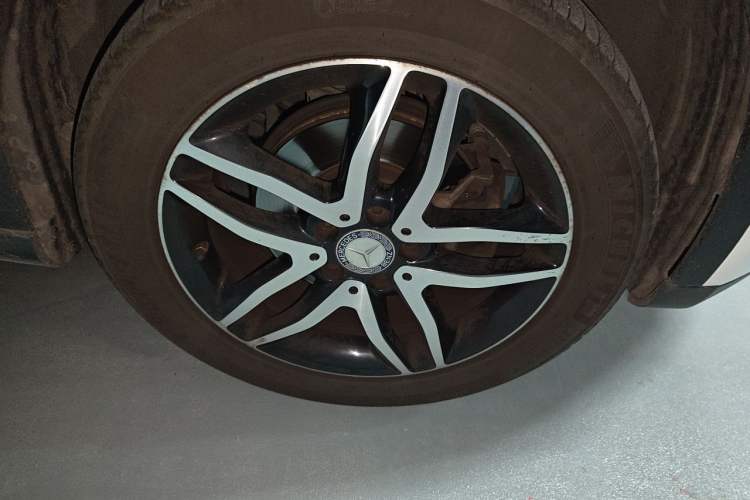Used Mercedes-Benz GLA 2016 GLA 200 Fashion Model Right Front Wheel Hub