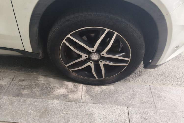 Used Mercedes-Benz GLA 2016 GLA 220 4MATIC Fashion Edition Right Front Wheel Hub
