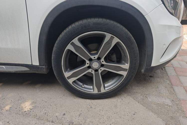 Used Mercedes-Benz GLA 2016 GLA 220 4MATIC Luxury Model Right Front Wheel Hub