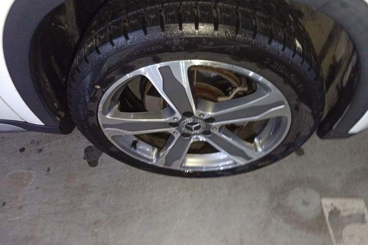Used Mercedes-Benz GLA 2016 GLA 220 4MATIC Luxury Model Right Front Wheel Hub