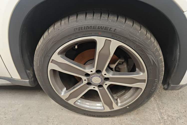 Used Mercedes-Benz GLA 2016 GLA 220 4MATIC Luxury Model Right Front Wheel Hub
