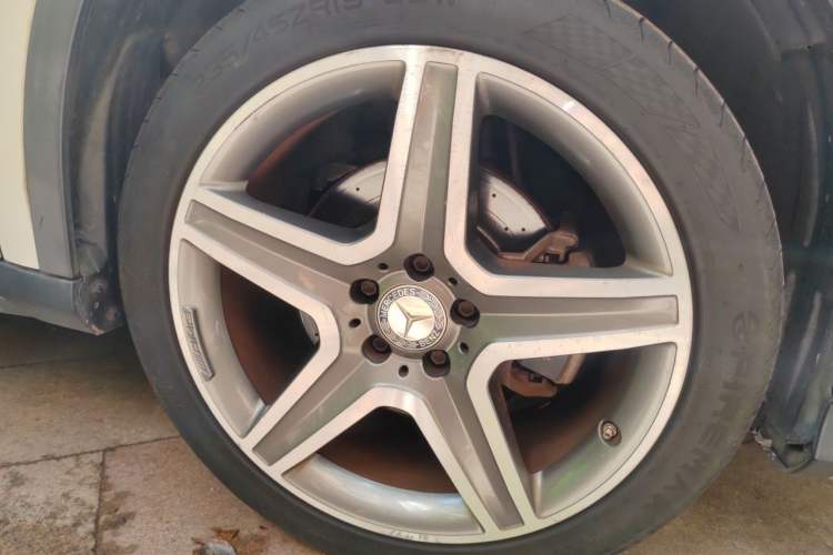 Used Mercedes-Benz GLA 2016 GLA 260 4MATIC Sport Edition Right Front Wheel Hub