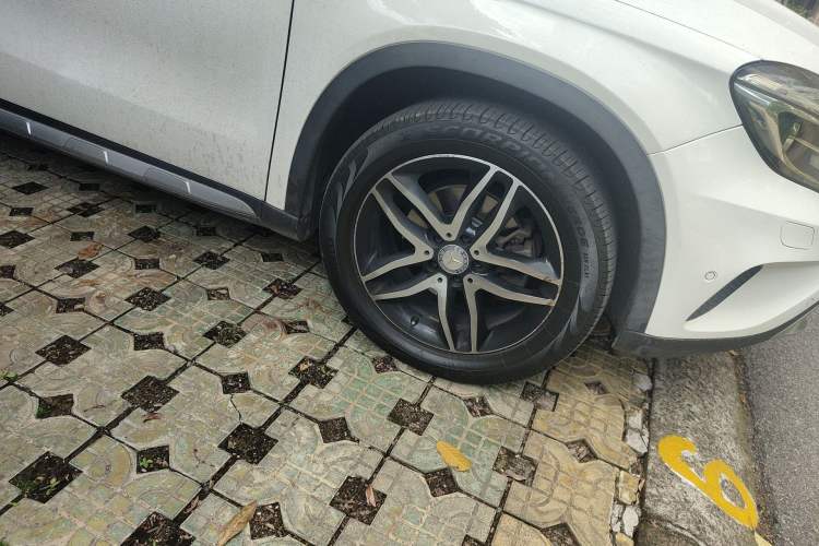 Used Mercedes-Benz GLA 2016 GLA 220 4MATIC Fashion Edition Right Front Wheel Hub