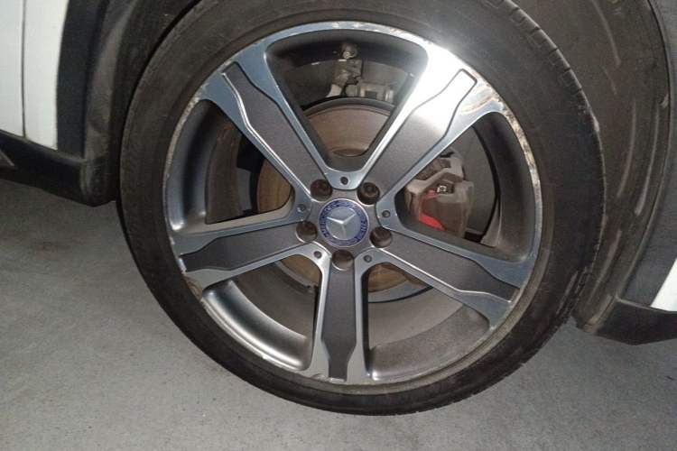 Used Mercedes-Benz GLA 2016 GLA 220 4MATIC Luxury Model Right Front Wheel Hub