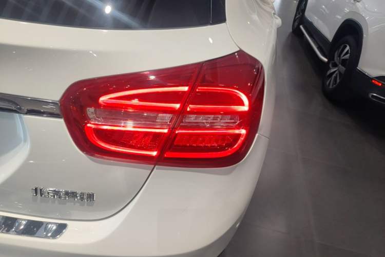 Used Mercedes-Benz GLA 2016 GLA 200 Fashion Model Right Rear Taillight