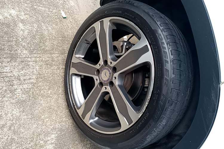Used Mercedes-Benz GLA 2016 GLA 220 4MATIC Luxury Model Right Rear Wheel Hub