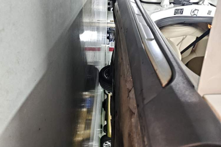 Used Mercedes-Benz GLA 2016 GLA 200 Sport Edition Right Side Sill
