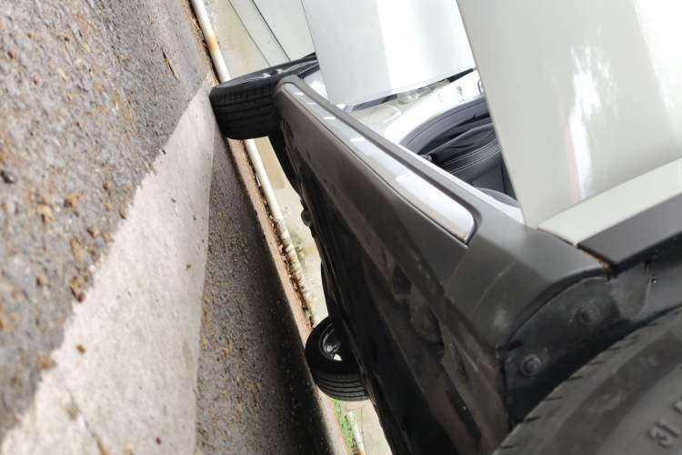 Used Mercedes-Benz GLA 2016 GLA 200 Fashion Model Right Side Sill