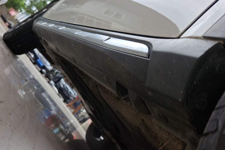 Used Mercedes-Benz GLA 2016 GLA 200 Fashion Model Right Side Sill