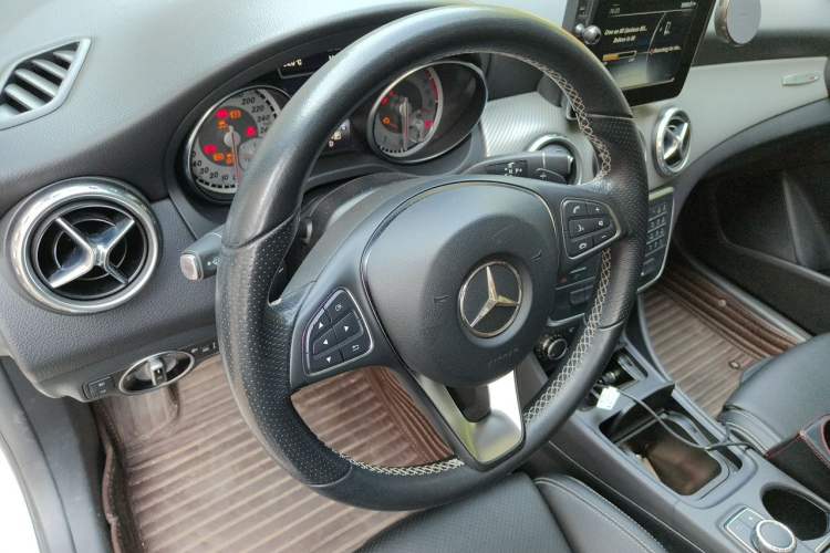 Used Mercedes-Benz GLA 2016 GLA 200 Sport Edition Steering Wheel