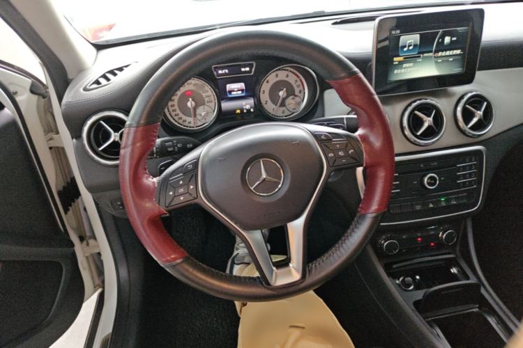 Used Mercedes-Benz GLA 2016 GLA 200 Fashion Model Steering Wheel
