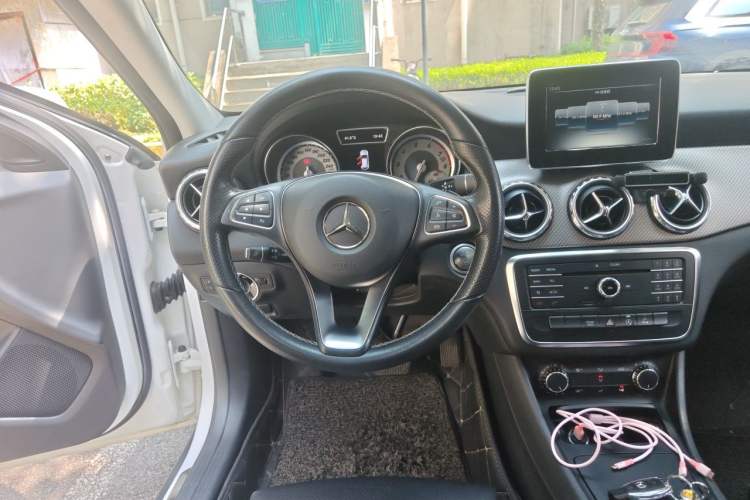 Used Mercedes-Benz GLA 2016 GLA 200 Sport Edition Steering Wheel