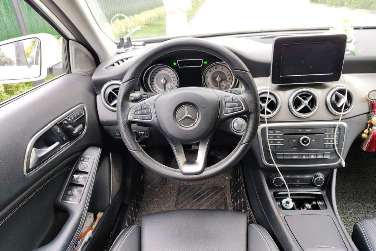 Used Mercedes-Benz GLA 2016 GLA 200 Sport Edition Steering Wheel