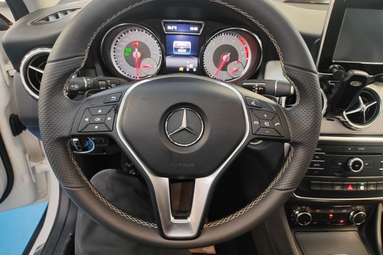 Used Mercedes-Benz GLA 2016 GLA 200 Sport Edition Steering Wheel