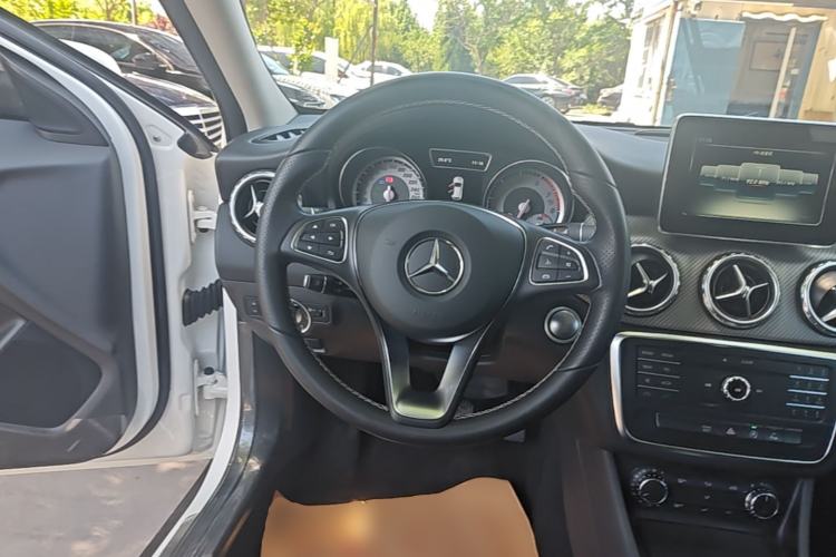 Used Mercedes-Benz GLA 2016 GLA 200 Sport Edition Steering Wheel