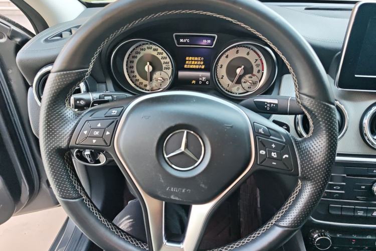 Used Mercedes-Benz GLA 2016 GLA 200 Fashion Model Steering Wheel