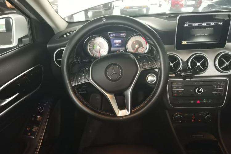 Used Mercedes-Benz GLA 2016 GLA 200 Sport Edition Steering Wheel