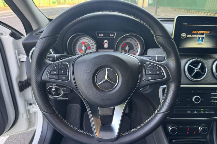 Used Mercedes-Benz GLA 2016 GLA 200 Sport Edition Steering Wheel