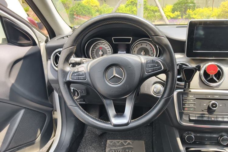 Used Mercedes-Benz GLA 2016 GLA 200 Sport Edition Steering Wheel