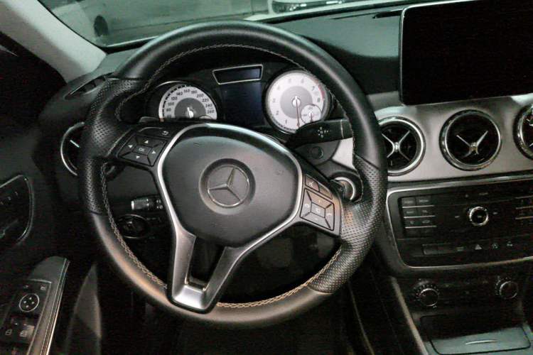 Used Mercedes-Benz GLA 2016 GLA 200 Sport Edition Steering Wheel