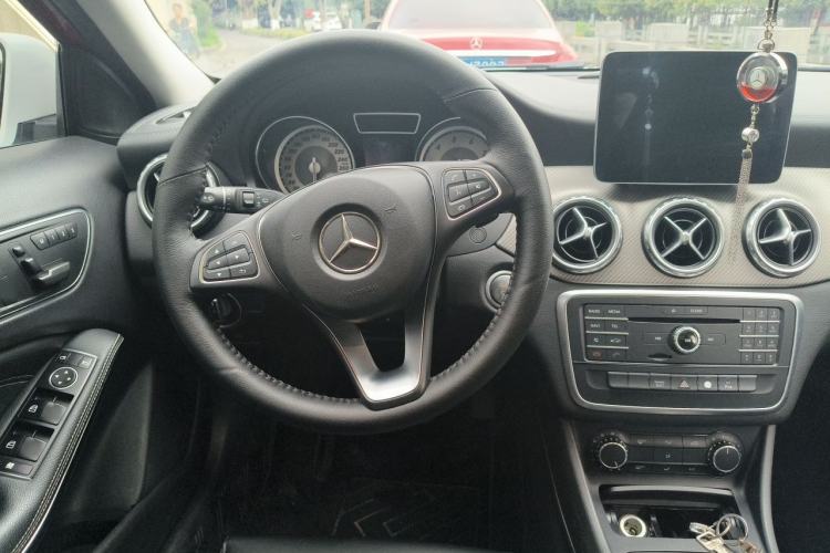Used Mercedes-Benz GLA 2016 GLA 200 Sport Edition Steering Wheel