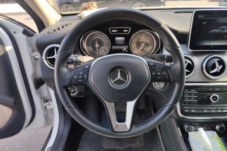 Used Mercedes-Benz GLA 2016 GLA 220 4MATIC Luxury Model Steering Wheel