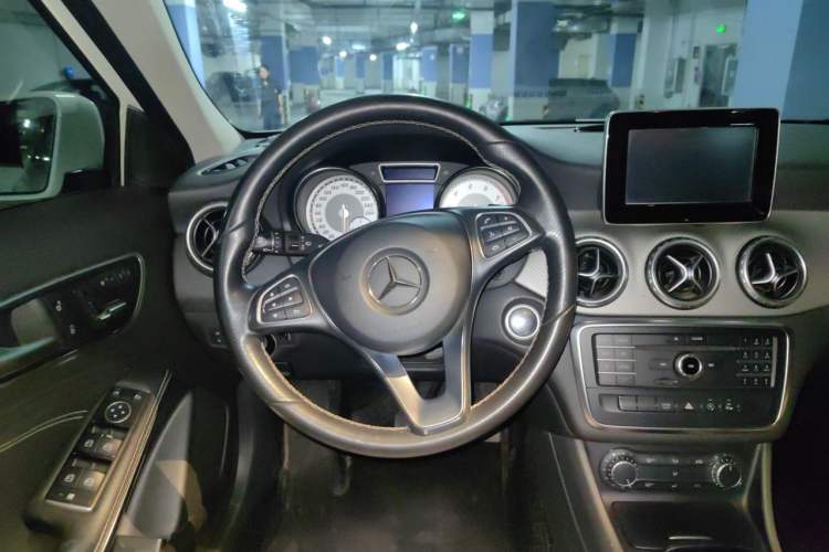 Used Mercedes-Benz GLA 2016 GLA 200 Sport Edition Steering Wheel