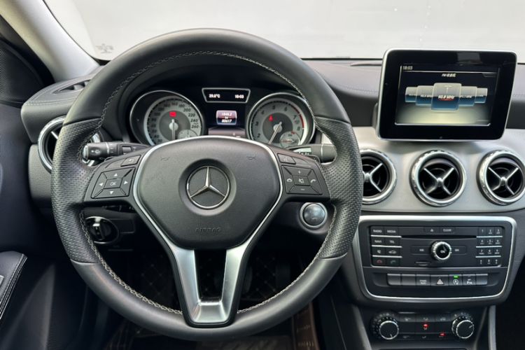 Used Mercedes-Benz GLA 2016 GLA 200 Fashion Model Steering Wheel
