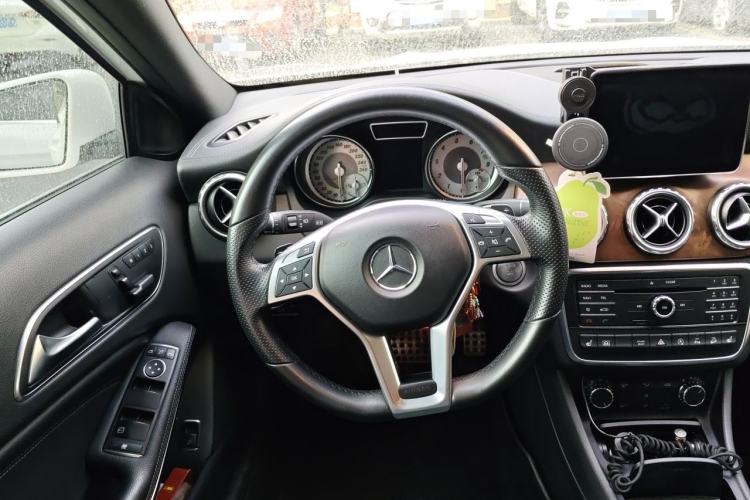 Used Mercedes-Benz GLA 2016 GLA 260 4MATIC Sport Edition Steering Wheel