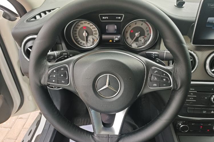 Used Mercedes-Benz GLA 2016 GLA 200 Fashion Model Steering Wheel