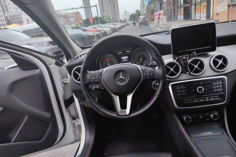 Used Mercedes-Benz GLA 2016 GLA 200 Sport Edition Steering Wheel