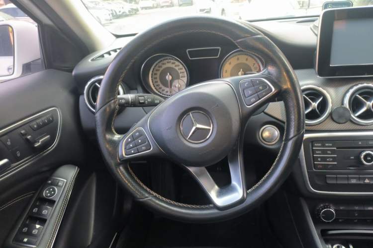 Used Mercedes-Benz GLA 2016 GLA 200 Sport Edition Steering Wheel