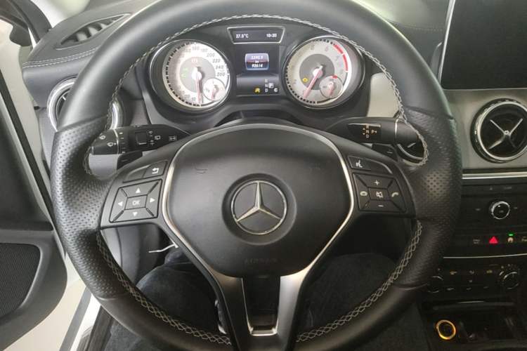 Used Mercedes-Benz GLA 2016 GLA 200 Fashion Model Steering Wheel